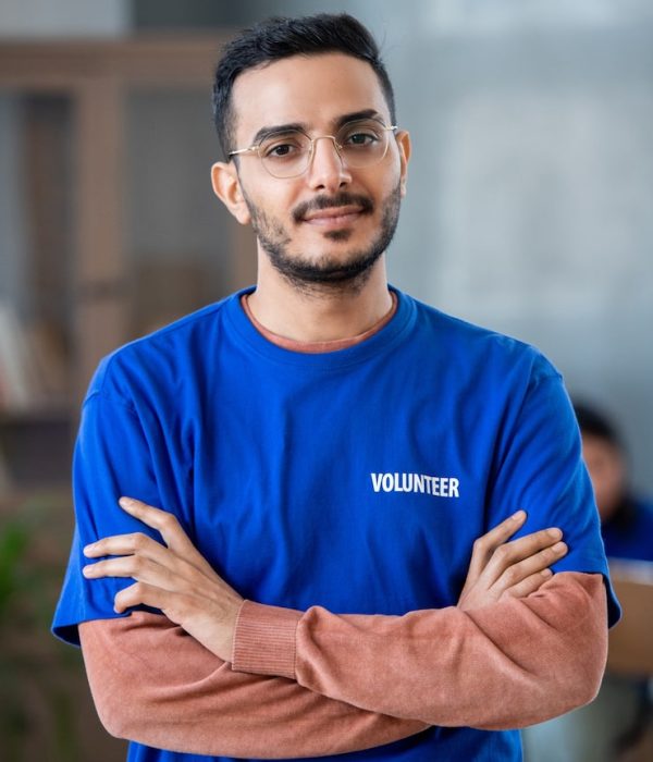 young-confident-man-with-his-arms-crossed_274679-21343